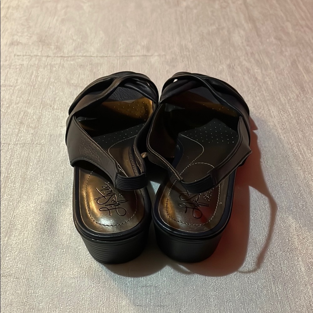 Life Stride Chic Black Slingback Sandals - Picture 3 of 6